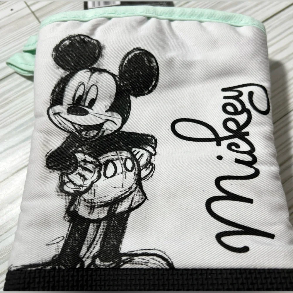 Disney Mickey Mouse 2 pack Oversized Oven Mitts Mint-Green Black 13.75 x 7‎ in